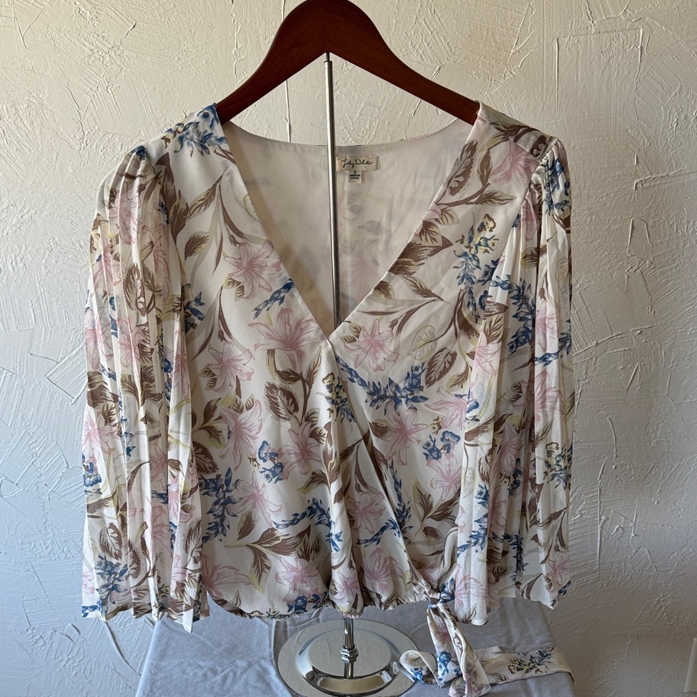 Lily White Floral V-Neck Blouse in Cream and Blue